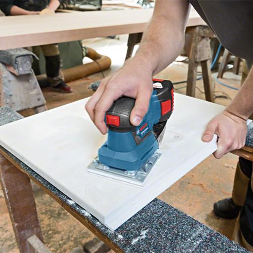 Bosch GSS 18V-10 18V Palm Sander (2x 2Ah)