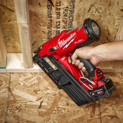 Milwaukee M18FFN 18V Brushless Framing Nailer (2x 5Ah)