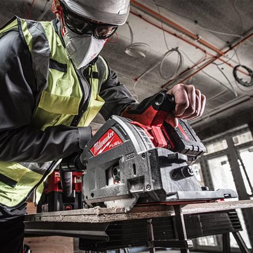 Milwaukee M18FPS55 18V 165mm Plunge Saw (2x 5.5Ah HIGH OUTPUT)